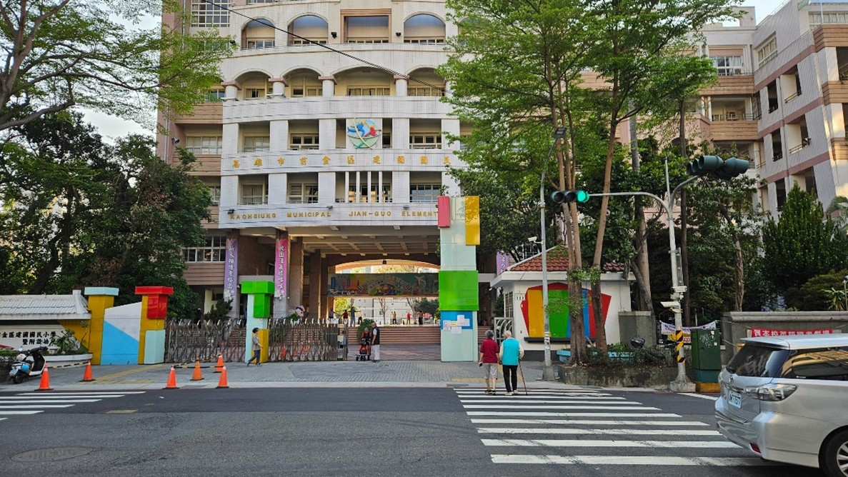 校園周邊路口 全日三色運作